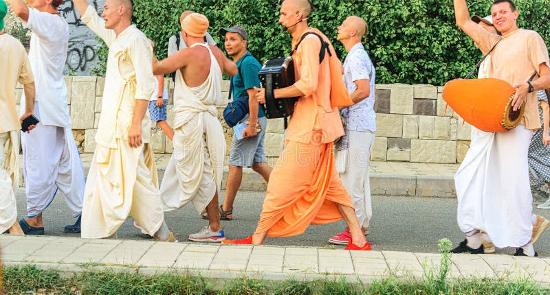 Seguidores Hare Krishna Na Rua Imagem Editorial - Imagem de internacional,  grupo: 229121160