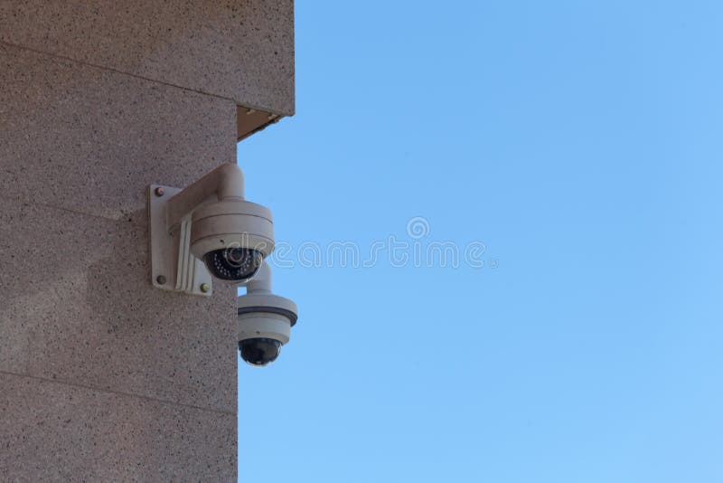 Segurança da câmera do Cctv na parede na cidade imagens de stock royalty free Segurança da câmera do Cctv na parede na cidade imagens de stock royalty free
