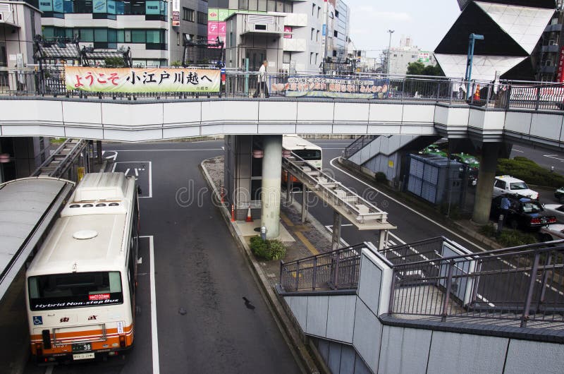 Sehen Sie Landschaft der Verkehrsstraße mit Busbahnhof in Saitama, Japa an stockbild Sehen Sie Landschaft der Verkehrsstraße mit Busbahnhof in Saitama, Japa an stockbild