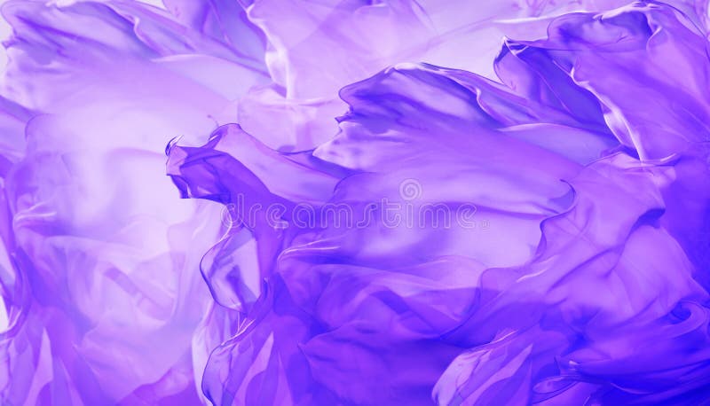 Seidengewebe-Hintergrund, Zusammenfassung, die purpurroten Fliegen-Stoff wellenartig bewegt lizenzfreies stockfoto