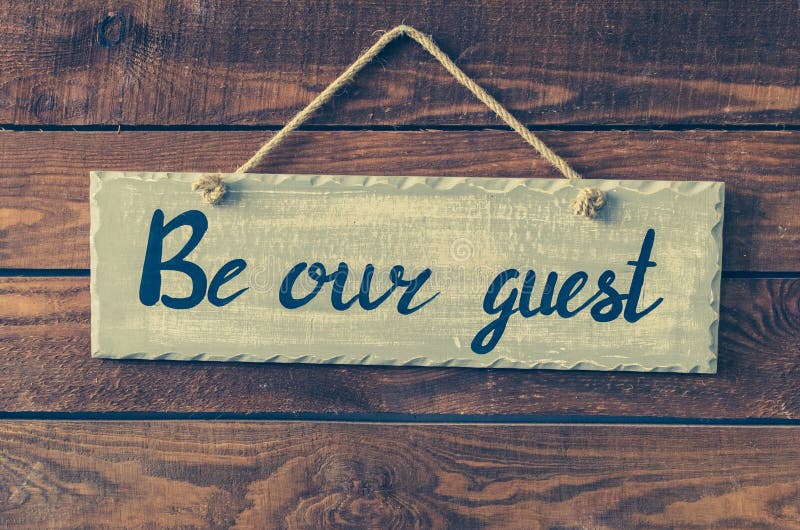 Seien Sie unser Gast stockfoto. Bild von braun, dekoration - 92593044