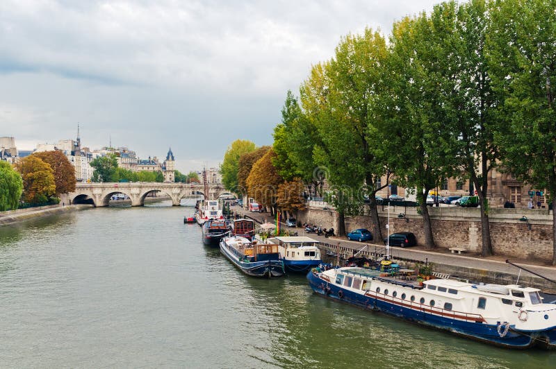 Seine de rivière à Paris image stock. Image du france 40221435