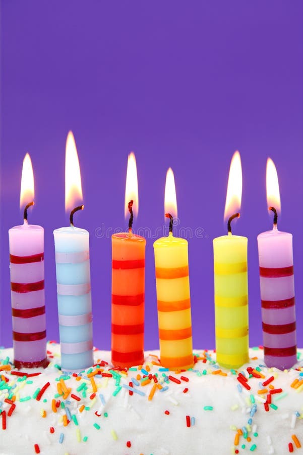 Seis velas do aniversário fotografia de stock Seis velas do aniversário fotografia de stock