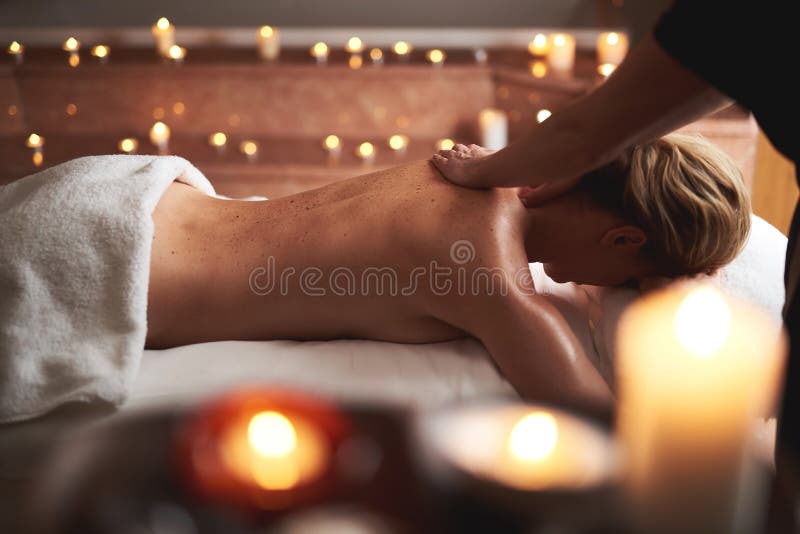 Seite auf Porträt von Dame, die Massage des Halses hat lizenzfreies stockbild Seite auf Porträt von Dame, die Massage des Halses hat lizenzfreies stockbild
