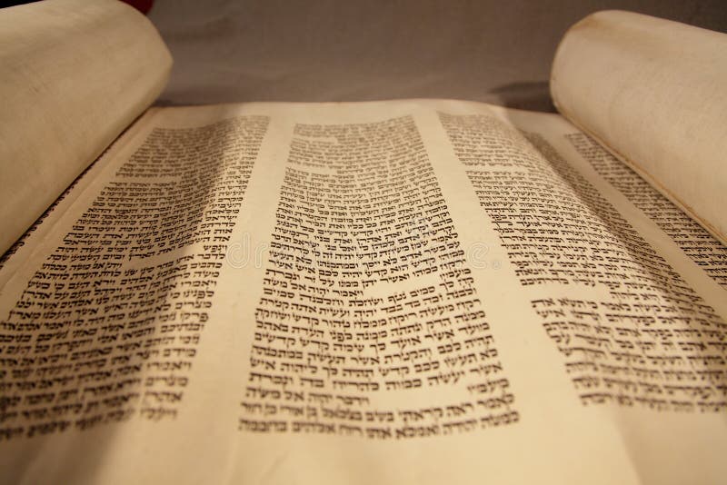 Seite von einem alten Torah lizenzfreie stockfotografie Seite von einem alten Torah lizenzfreie stockfotografie