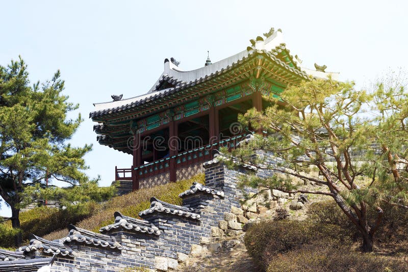 Seitenansicht der alten koreanischen Pagode Suwon-Stadt, Südkorea stockbilder Seitenansicht der alten koreanischen Pagode Suwon-Stadt, Südkorea stockbilder
