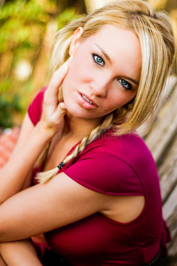 Seksowna kobieta - blondynka model dla spadek mody obraz stock Seksowna kobieta - blondynka model dla spadek mody obraz stock