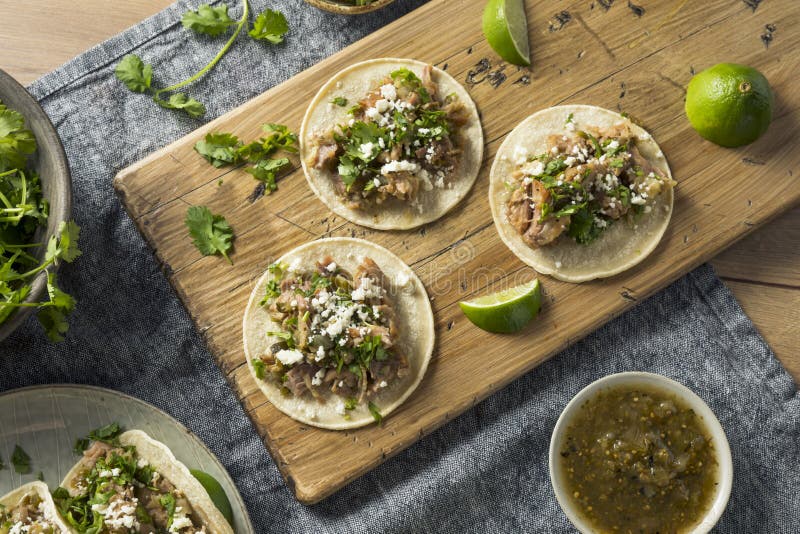 Selbst Gemachte Schweinefleisch Carnitas-Tacos Stockfoto - Bild von ...