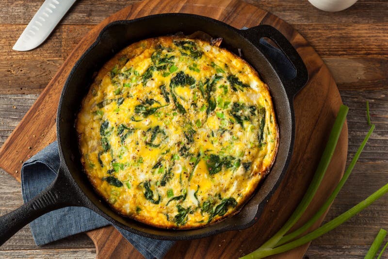 Selbst Gemachter Spinat Und Feta Fritatta Stockbild - Bild von gebacken ...