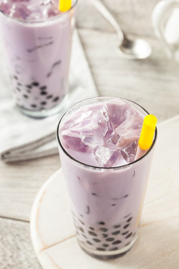 Selbst Gemachter Taro Milk Bubble Tea Mit Tapioka Stockfoto Bild von