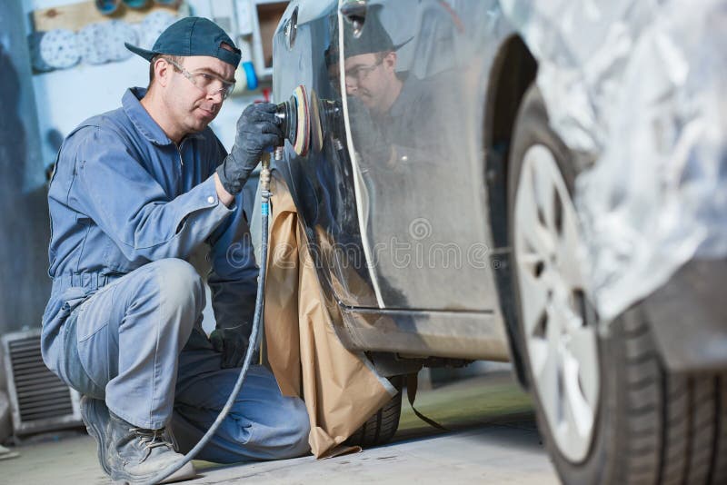 Selbstschlosser, der autobody Mütze reibt stockbild Selbstschlosser, der autobody Mütze reibt stockbild