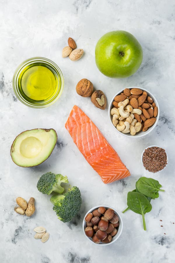 Selección de fuentes sanas de la comida - concepto sano de la consumición Concepto quetogénico de la dieta fotos de archivo Selección de fuentes sanas de la comida - concepto sano de la consumición Concepto quetogénico de la dieta fotos de archivo