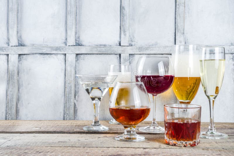 Selectie van verschillende alcoholhoudende dranken stock foto Selectie van verschillende alcoholhoudende dranken stock foto
