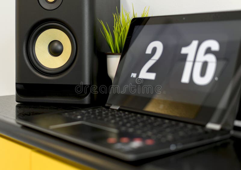 how to get the flip clock screensaver on macbook 2017