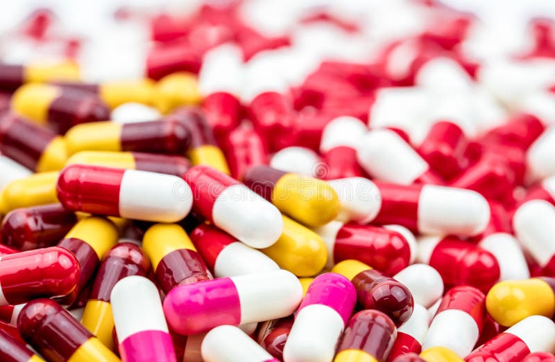 Selekcyjna ostrość na kolorowym antybiotyczne kapsuł pigułki obrazy stock Selekcyjna ostrość na kolorowym antybiotyczne kapsuł pigułki obrazy stock