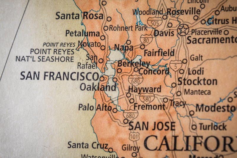 Selektiver Fokus der Bay Area San Francisco Kalifornien auf einer geografischen und politischen Staatskarte der USA