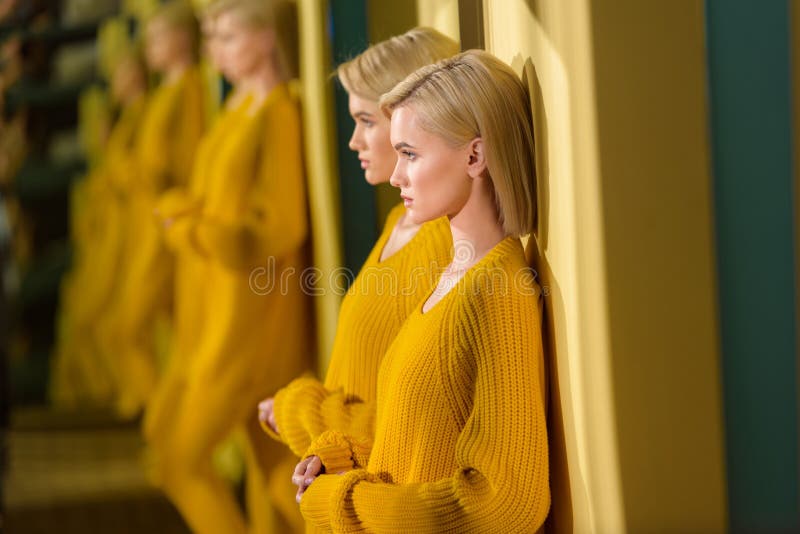 selektiver Fokus der blonden Frau lizenzfreie stockfotografie selektiver Fokus der blonden Frau lizenzfreie stockfotografie