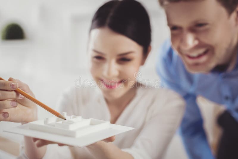 Selektiver Fokus eines Hausmodells lizenzfreie stockfotografie