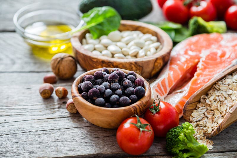 Selezione di alimento che è buono per il cuore fotografia stock libera da diritti Selezione di alimento che è buono per il cuore fotografia stock libera da diritti