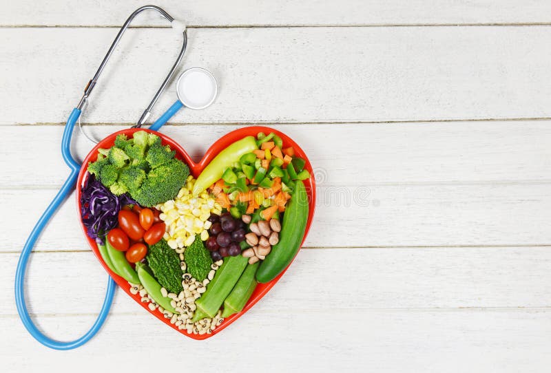 Selezione sana di cibi cibi cibi puliti per la vita cardiaca concetto di dieta di colesterolo Frutta fresca di insalata e verdure fotografia stock libera da diritti