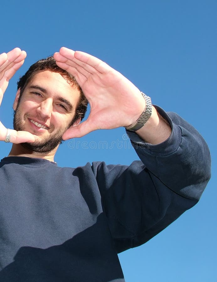 Joven hombre, a mí seguro.