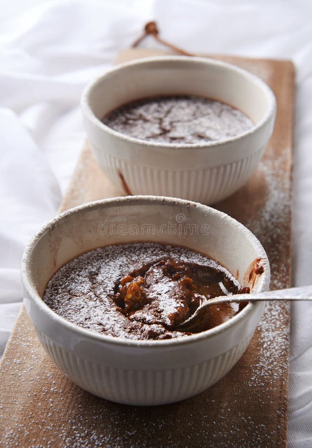 Self saucing chocolate pudding