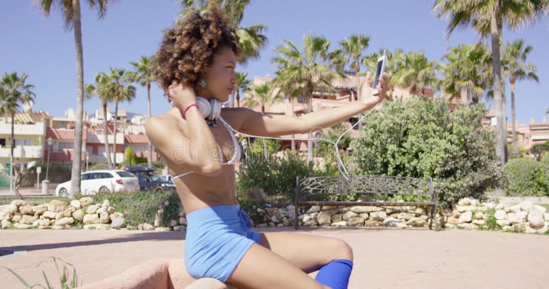 Selfie женщины сидя oing сток-видео