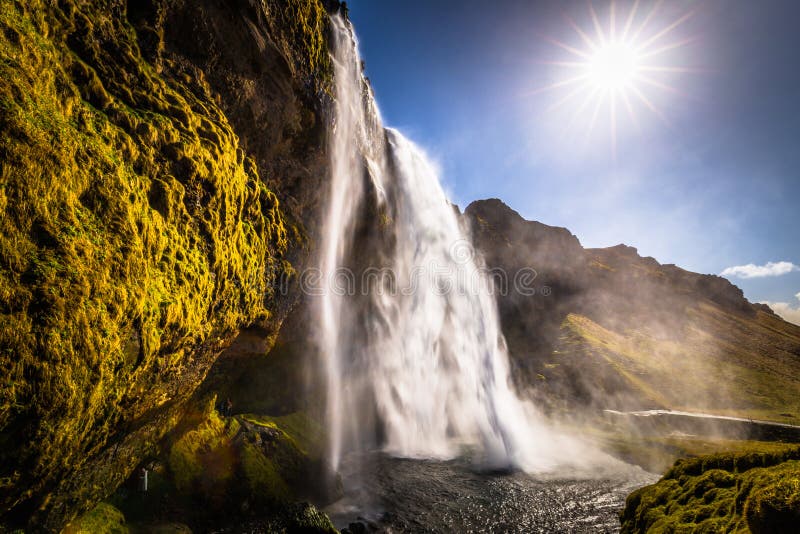 Seljalandsfoss - 4. Mai 2018: Der enorme Seljalandsfoss-Wasserfall, Island stockfoto