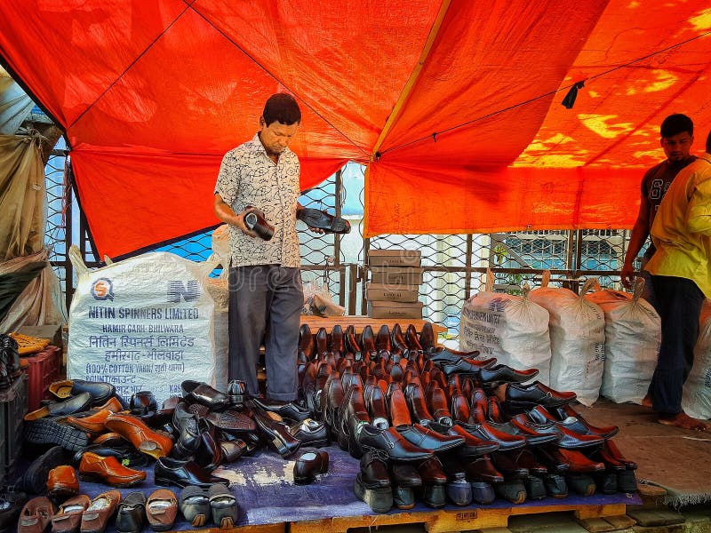 ISTANBUL, TURKEY - DECEMBER 30, 2015: Shoes Seller Near the Spice Bazaar  Resting in His Shop Editorial Photography - Image of seller, resting:  87403282