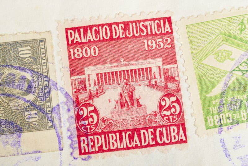 Selos antigos do cubano com carimbos postais Filatelia histórica do vintage imagem de stock royalty free Selos antigos do cubano com carimbos postais Filatelia histórica do vintage imagem de stock royalty free
