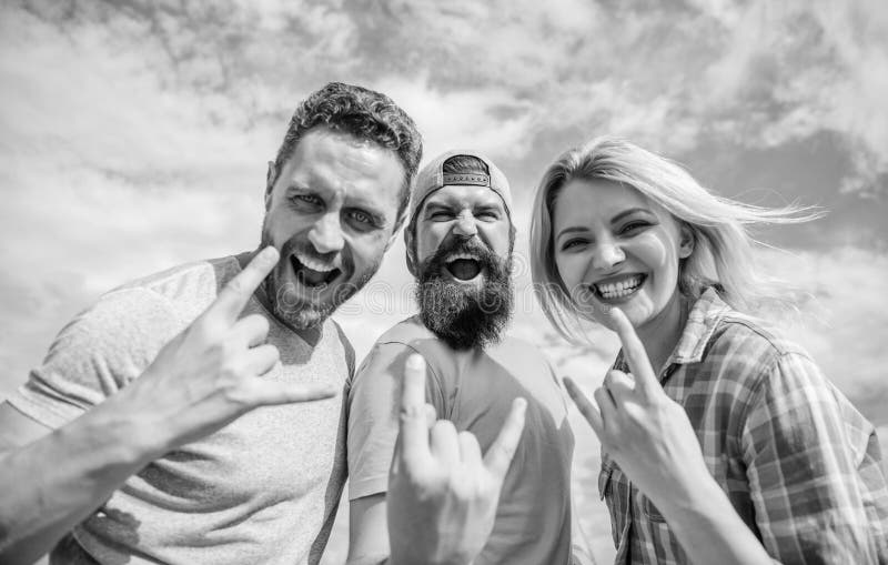 Semester och hobby Ber?md festival f?r bes?k under semester H?rt vagga f?r evigt Vagga musikfestivalen Heavy metalfans arkivfoto Semester och hobby Ber?md festival f?r bes?k under semester H?rt vagga f?r evigt Vagga musikfestivalen Heavy metalfans arkivfoto