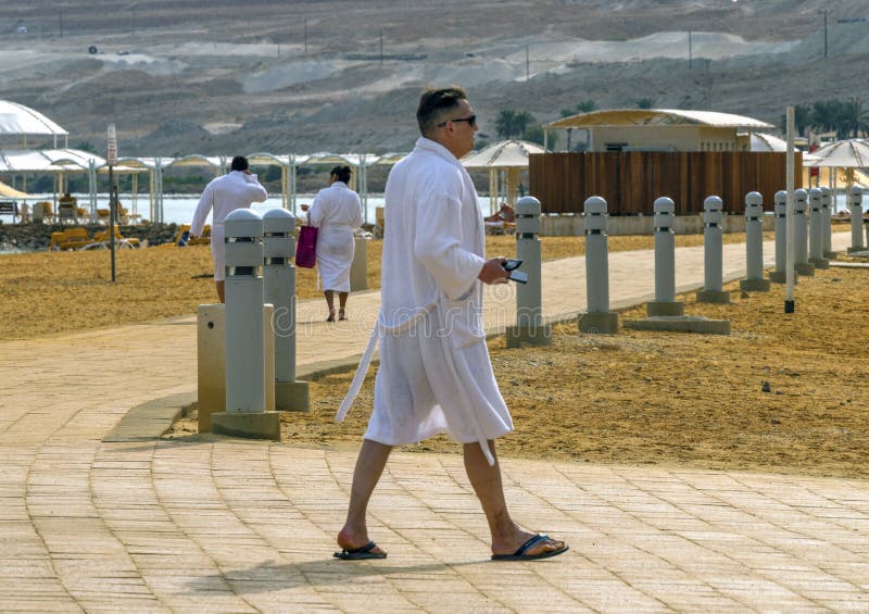 Semesterfirare på Dead Sea-stranden