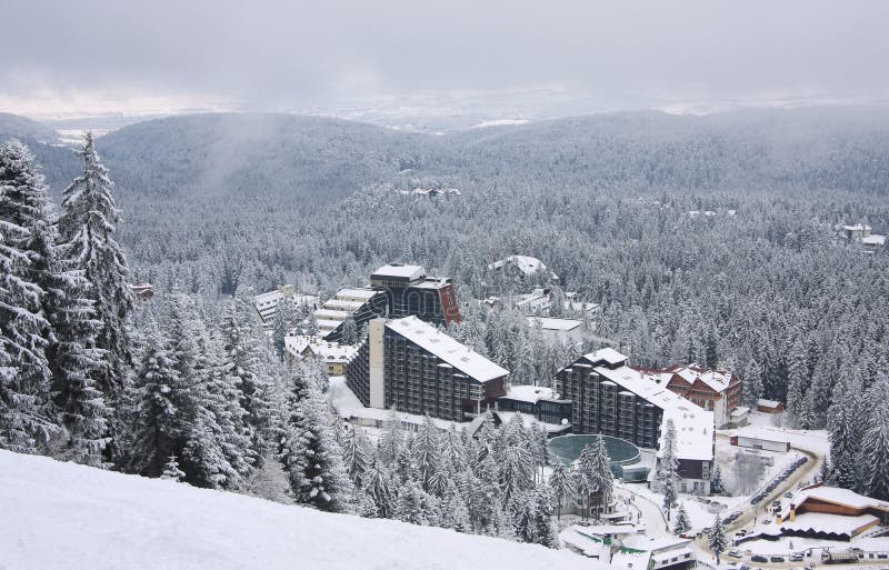semesterorten för det borovetsbulgaria skidar den komplicerade hotellet arkivbild semesterorten för det borovetsbulgaria skidar den komplicerade hotellet arkivbild
