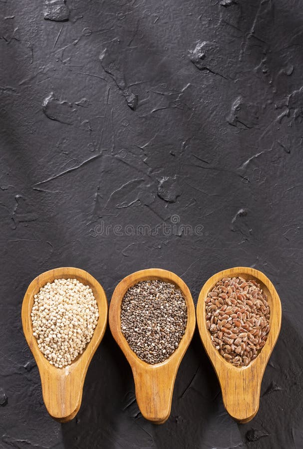 Semi organici della quinoa, seme di lino e Chia - Superfoods immagini stock Semi organici della quinoa, seme di lino e Chia - Superfoods immagini stock