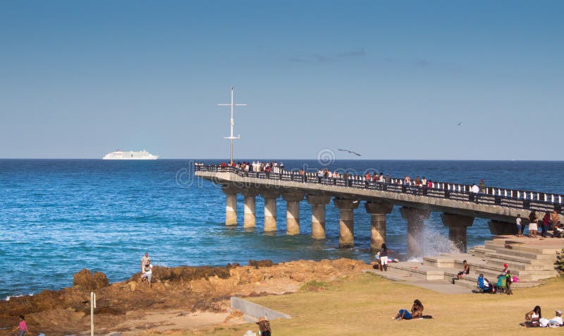Sen eftermiddag på Humewooden Pier Port Elizabeth South Africa royaltyfria foton