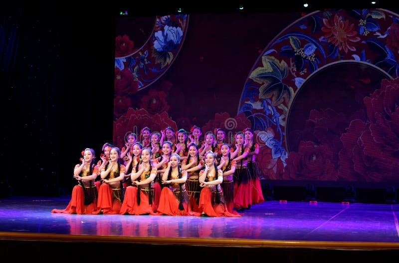 Xinjiang Song and Dance: Pipa Playing Editorial Stock Image - Image of  singing, program: 41750929