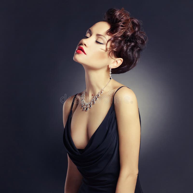 Senhora elegante no vestido de noite imagem de stock Senhora elegante no vestido de noite imagem de stock