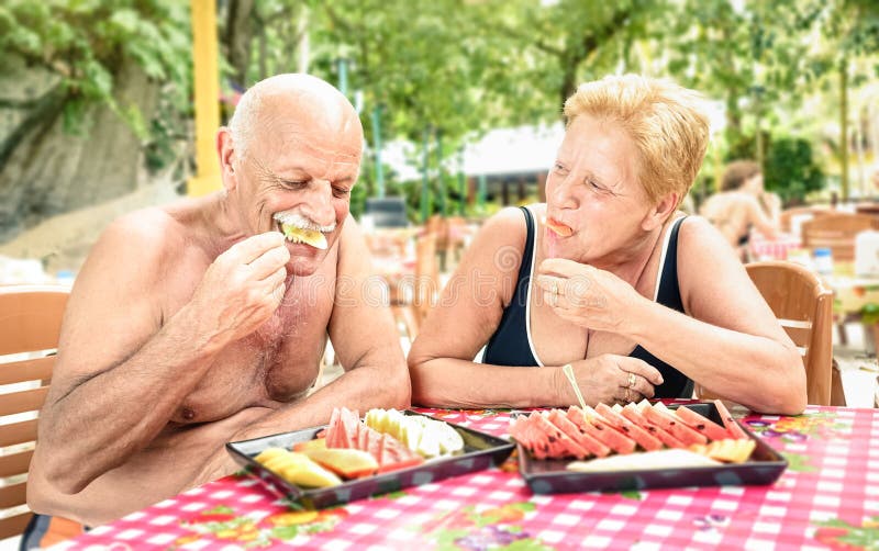 Senior couple having fun eating season fruit in thai restaurant royalty free stock photography Senior couple having fun eating season fruit in thai restaurant royalty free stock photography