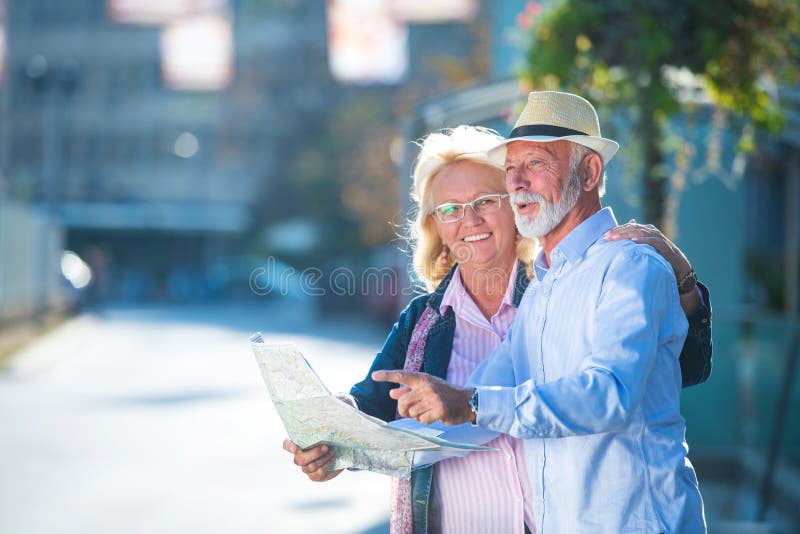 Senior couple of tourists looking at city map royalty free stock photos Senior couple of tourists looking at city map royalty free stock photos