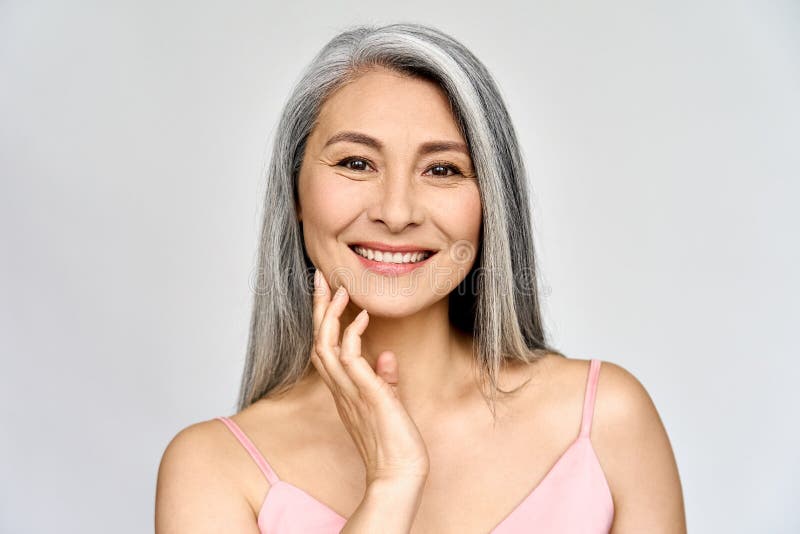 Senior glücklich mittel alt reif asiatisch frau portrait. Hautpflege-Werbung. stockbild