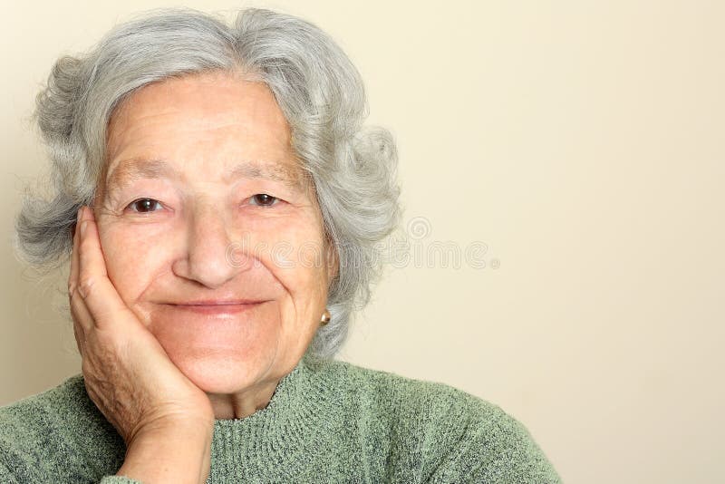 Senior lady portrét, šťastná babička.