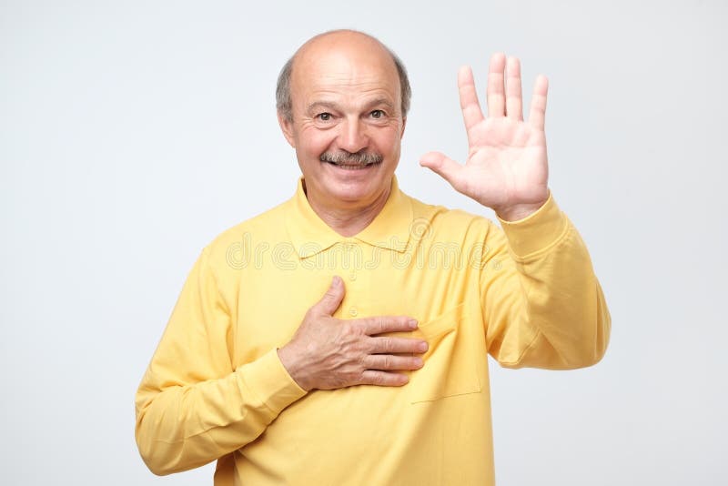 Senior man raising palm and holding hand on chest, promising to me honest