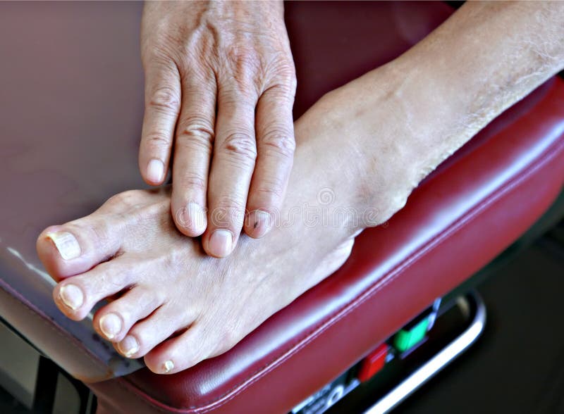 Senior pacjentów ławka stopy