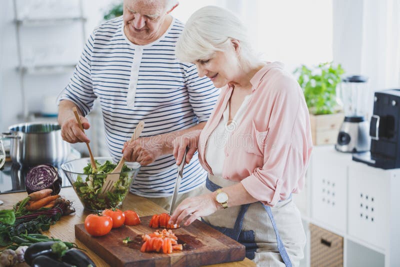 Senioren auf kulinarischer Werkstatt