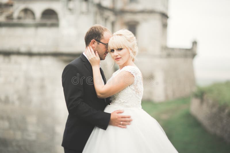 https://thumbs.dreamstime.com/b/sensual-married-couple-valentines-hugging-front-old-slavic-castle-103015686.jpg