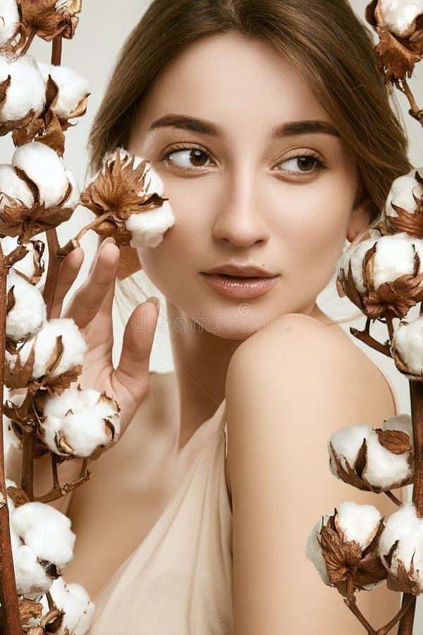 https://thumbs.dreamstime.com/b/sensual-portrait-glamor-woman-model-clean-skin-posing-cotton-twigs-white-background-studio-147026898.jpg