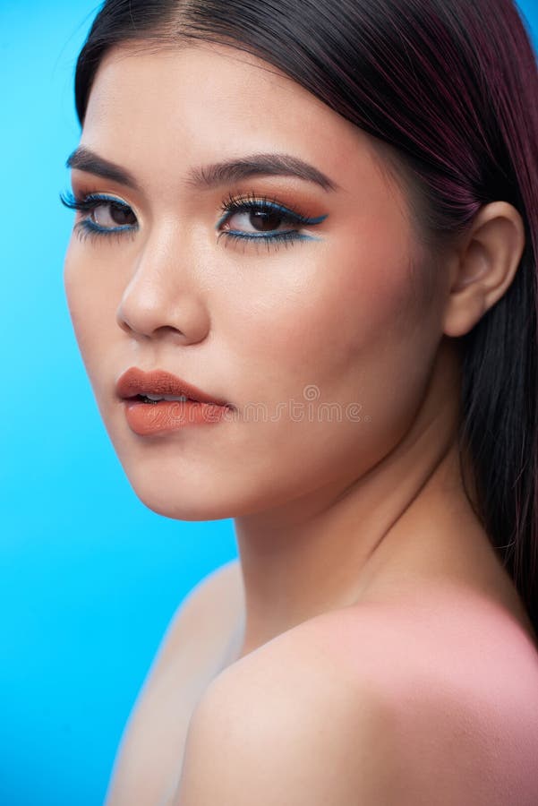 https://thumbs.dreamstime.com/b/sensual-woman-sensual-asian-woman-bright-make-up-biting-her-lip-117364109.jpg