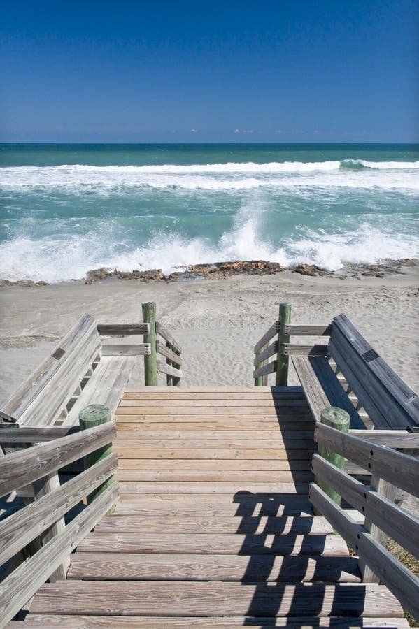 Sentiero costiero alla spiaggia immagine stock Sentiero costiero alla spiaggia immagine stock