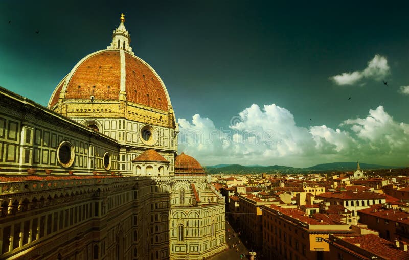 Septiembre de oro en Italia, opinión de Florencia del otoño fotografía de archivo libre de regalías Septiembre de oro en Italia, opinión de Florencia del otoño fotografía de archivo libre de regalías