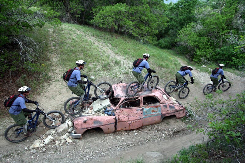 Sequência de carros sucata foto de stock